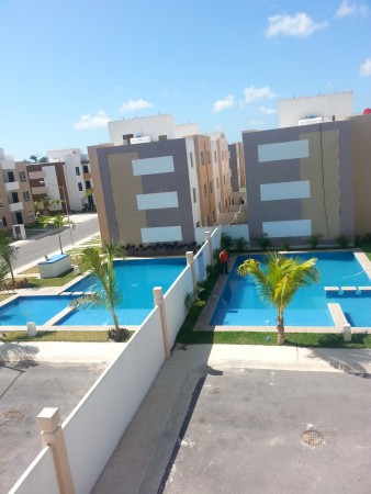 izquierda un condominio con un mes de antiguedad, a la derecha condominio kalamua despues de un año 2015